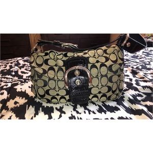 Black Front Latch Coach Purse❤️